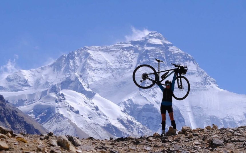 Traversata himalayana da Kathmandu a Lhasa (Tibet), passando per il campo base dell’Everest.