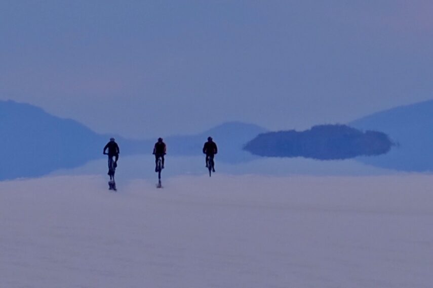 Crossing of the Uyuni salt flat